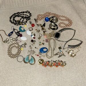 Crafters bundle of jewelry some vintage